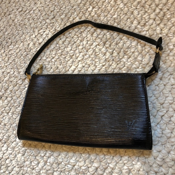 Louis Vuitton Pochette Black EPI Leather Clutch - Picture 1 of 8